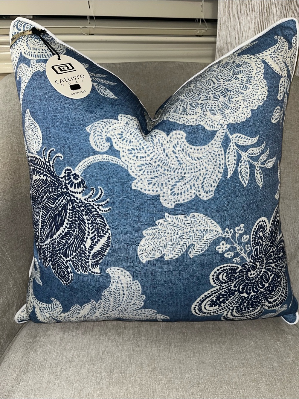 1-NWT CALLISTO HOME  JACOBEAN FLORAL DESIGN CHAMBRAY 
DECORATIVE PILLOW